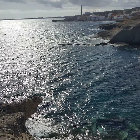 Δωμάτια σε οικογενειακή κατοικία La Caleta Arico 1 *