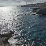 منزل للإقامة La Caleta Arico 1 *